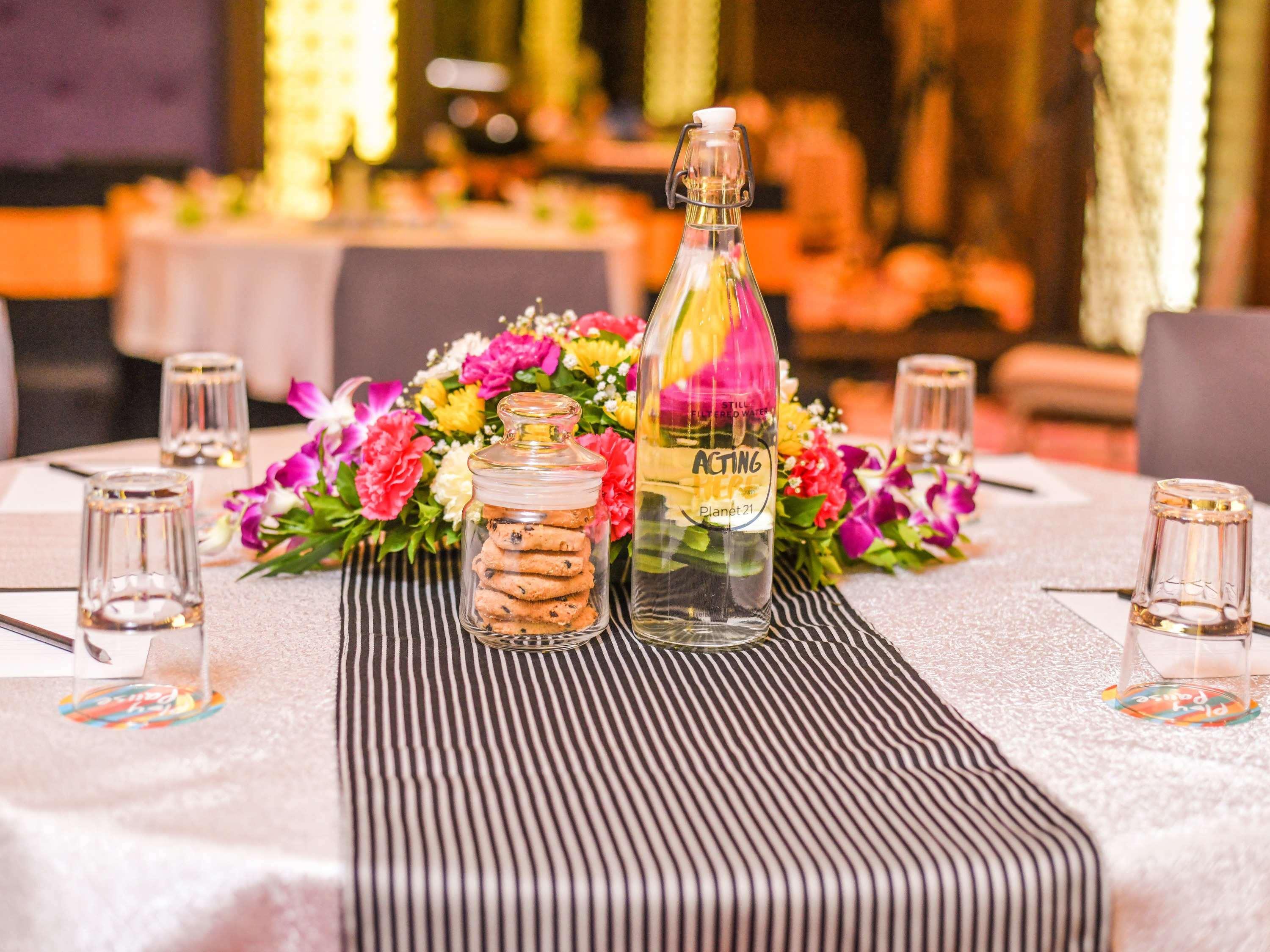 Novotel Goa Resort & Spa Candolim Exterior photo A table runner